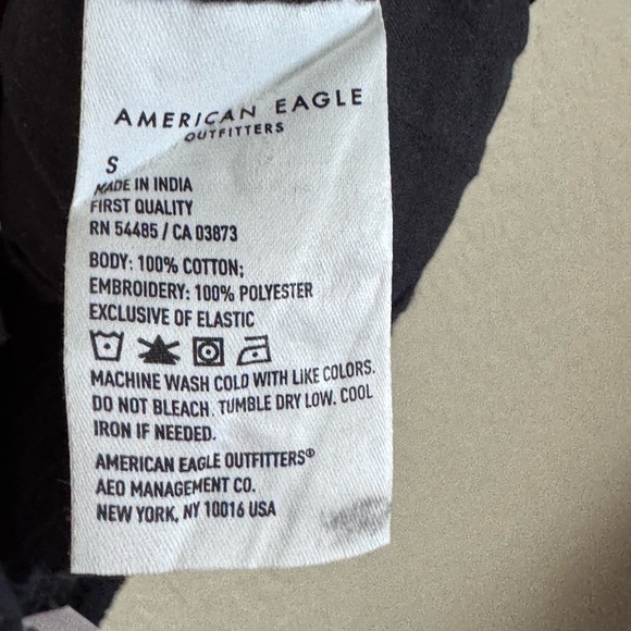 American Eagle Outfitters Black Tie-Shoulder Cropped Tank - Picture 2 of 4